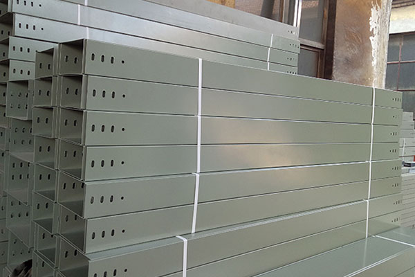 在購買山東電纜橋架的時候要考慮哪幾點